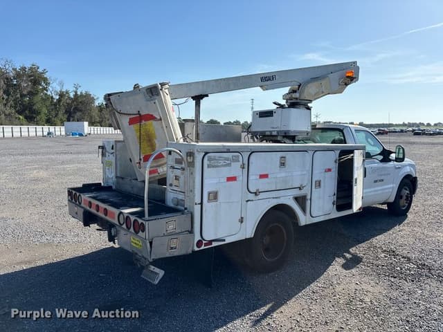 Image of Ford F-350 equipment image 4