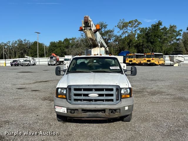 Image of Ford F-350 equipment image 1