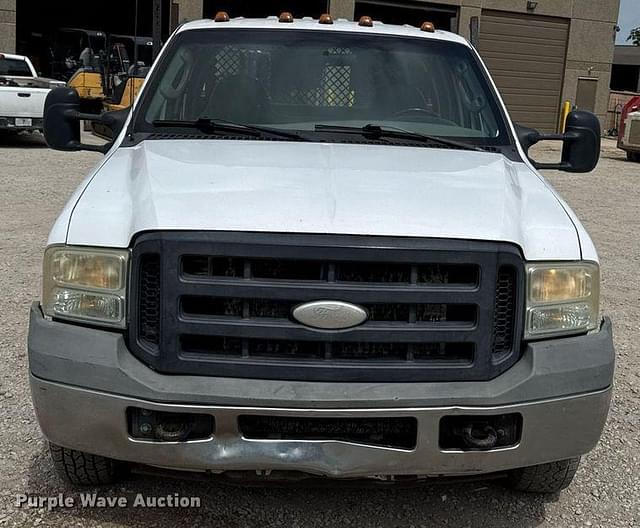Image of Ford F-350 equipment image 1