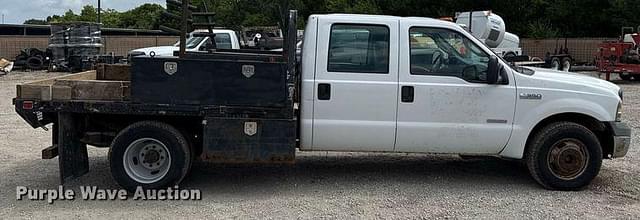 Image of Ford F-350 equipment image 3
