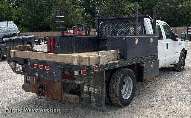 Image of Ford F-350 equipment image 4