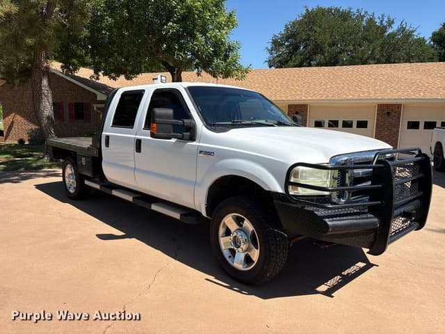 Image of Ford F-350 equipment image 2