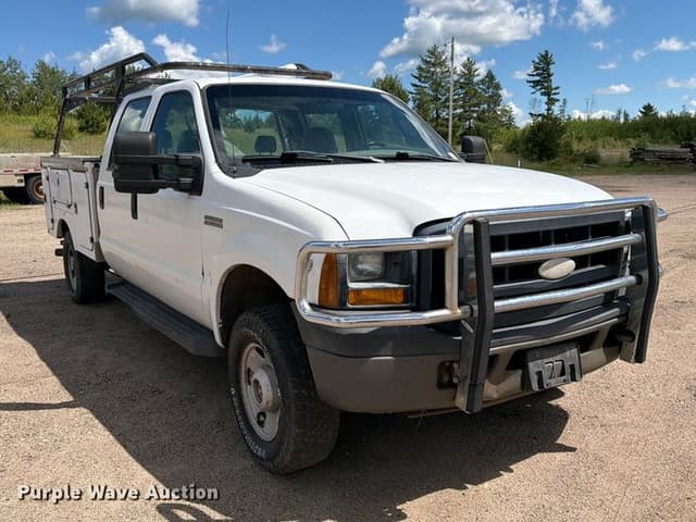 Image of Ford F-350 equipment image 2