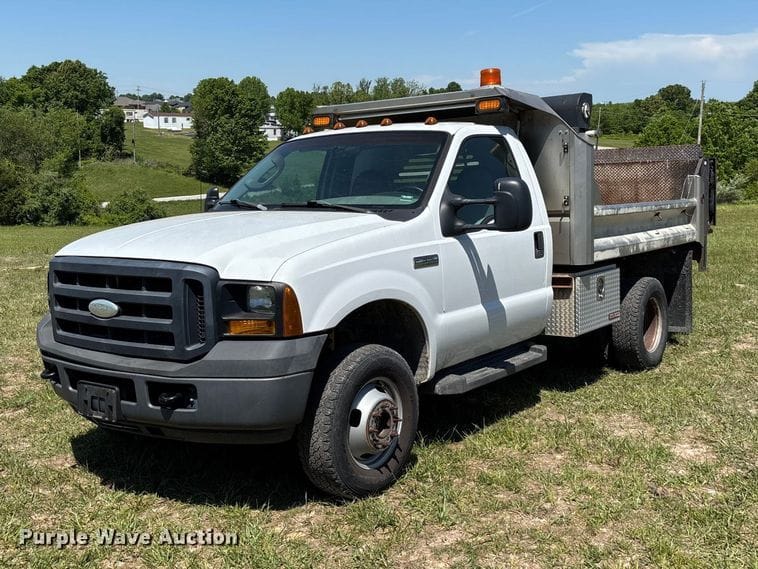 2006 Ford F-350 Equipment Image0