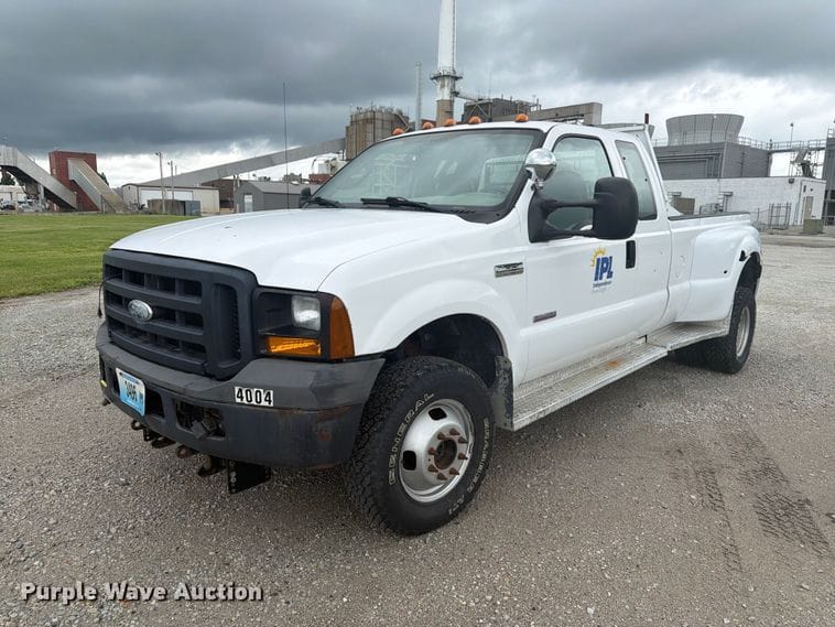 2006 Ford F-350 Equipment Image0