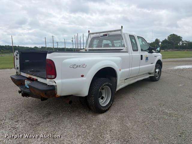 Image of Ford F-350 equipment image 4