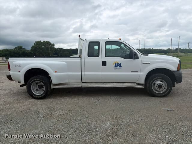 Image of Ford F-350 equipment image 3