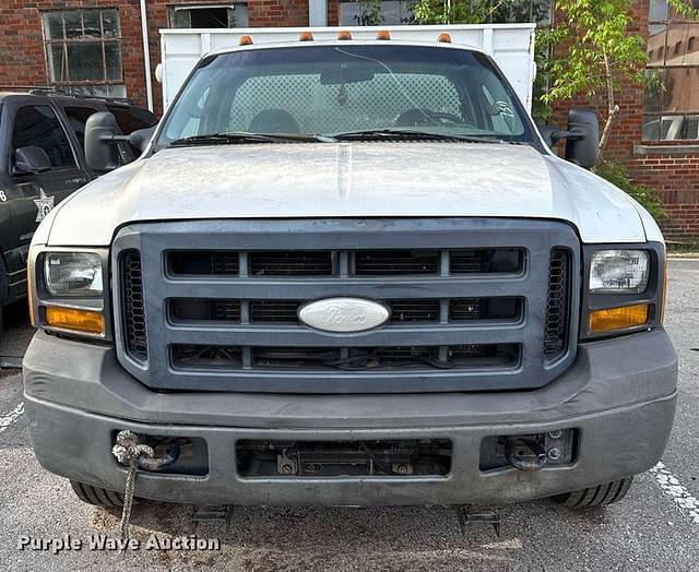 Image of Ford F-350 equipment image 1