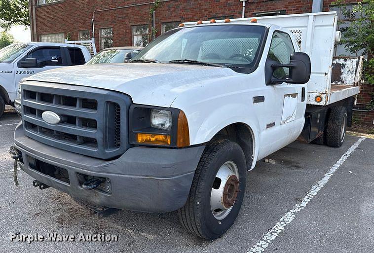 Image of Ford F-350 Primary image