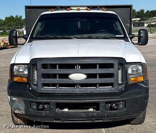 Image of Ford F-350 equipment image 1