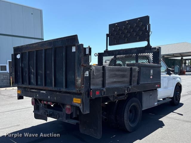 Image of Ford F-350 equipment image 4