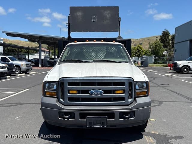 Image of Ford F-350 equipment image 1