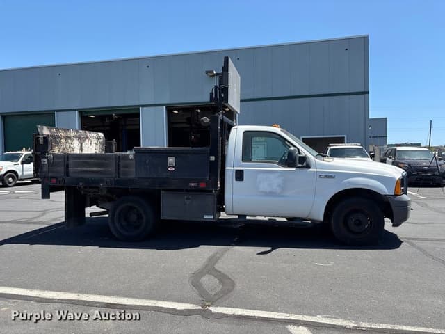 Image of Ford F-350 equipment image 3