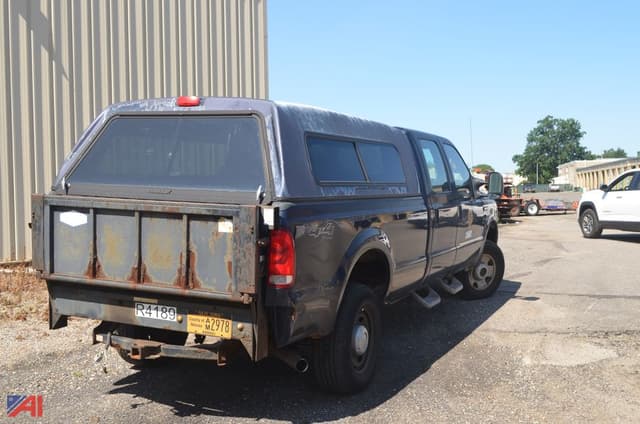 Image of Ford F-350 equipment image 2