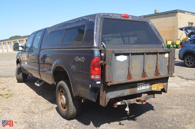 Image of Ford F-350 equipment image 1