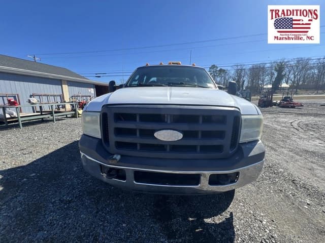 Image of Ford F-350 equipment image 2