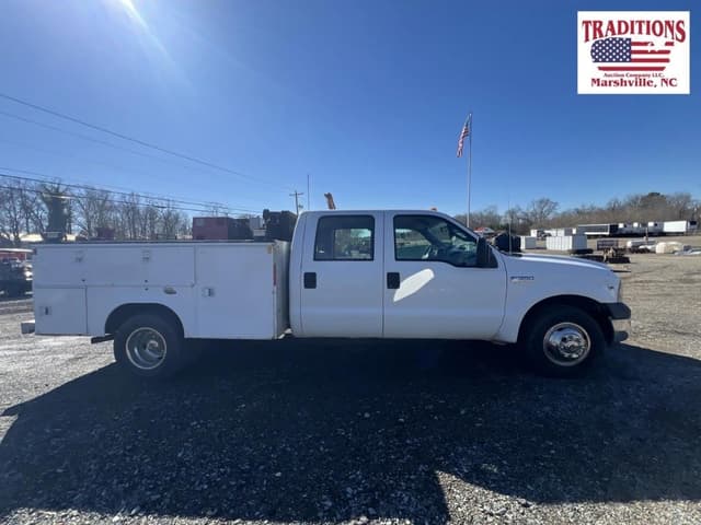 Image of Ford F-350 equipment image 3