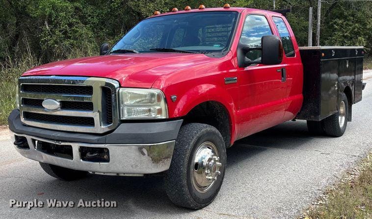 2006 Ford F-350 Equipment Image0