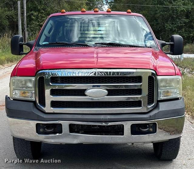 Image of Ford F-350 equipment image 1