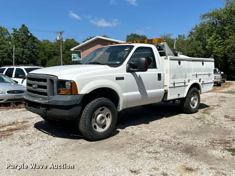 2006 Ford F-350 Equipment Image0