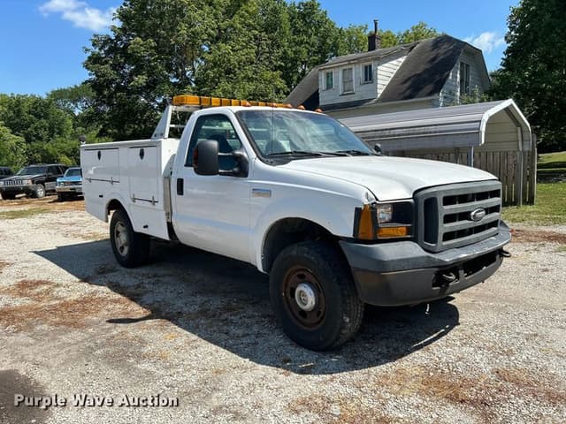 Image of Ford F-350 equipment image 2