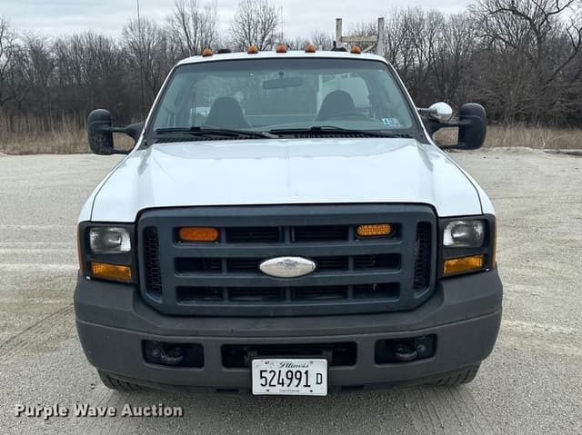 Image of Ford F-350 equipment image 1