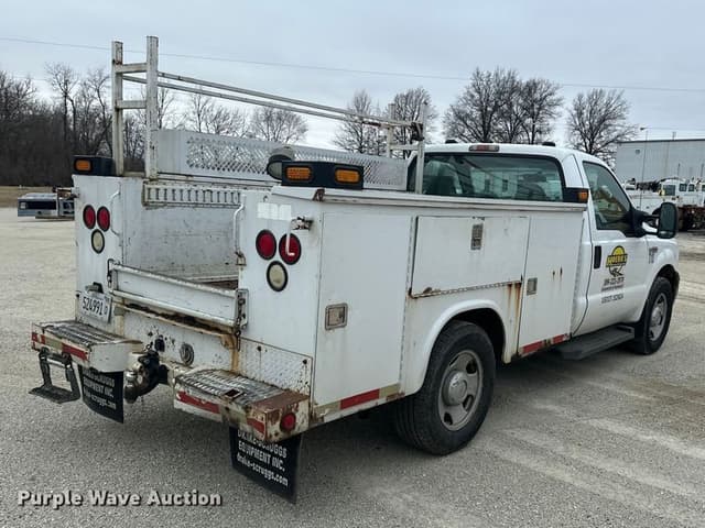 Image of Ford F-350 equipment image 4