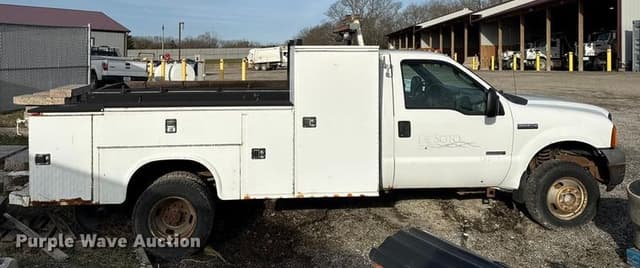 Image of Ford F-350 equipment image 3