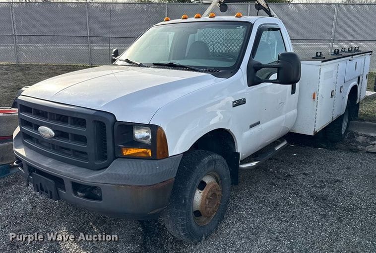 2006 Ford F-350 Equipment Image0