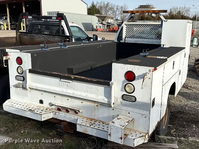 Image of Ford F-350 equipment image 4