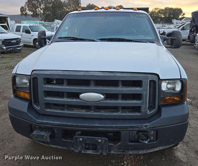 Image of Ford F-350 equipment image 1