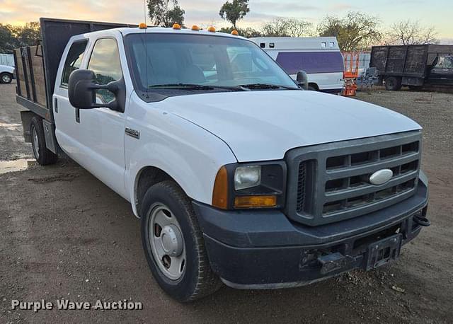 Image of Ford F-350 equipment image 2