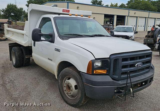 Image of Ford F-350 equipment image 2