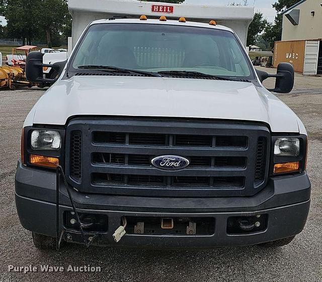 Image of Ford F-350 equipment image 1