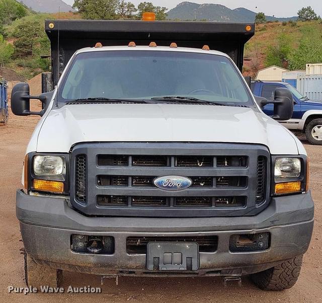 Image of Ford F-350 equipment image 1