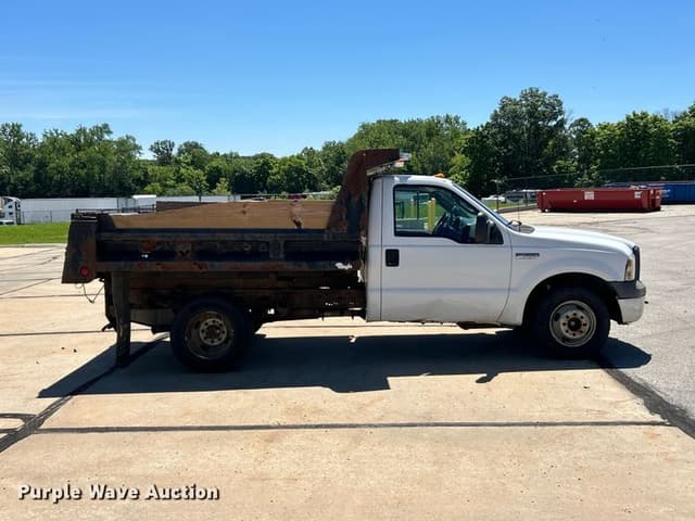 Image of Ford F-350 equipment image 2