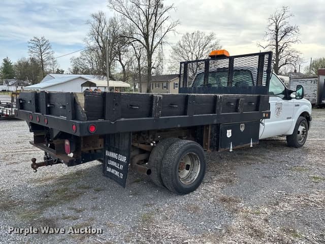 Image of Ford F-350 equipment image 4