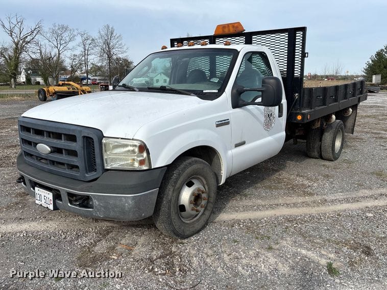 2006 Ford F-350 Equipment Image0