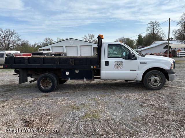 Image of Ford F-350 equipment image 3