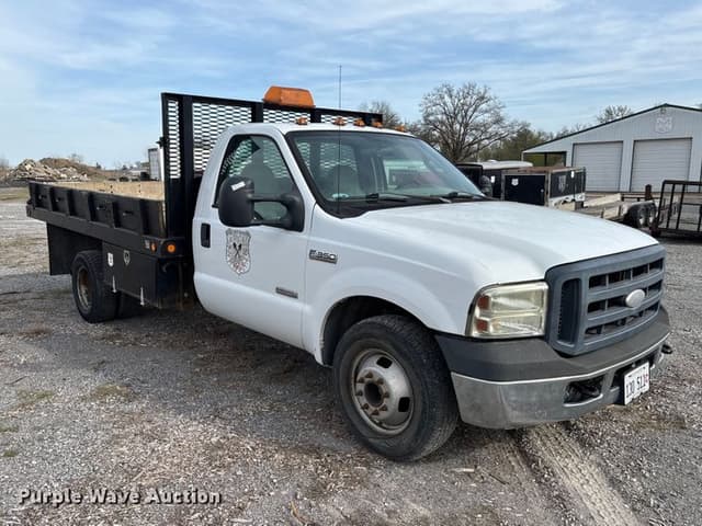 Image of Ford F-350 equipment image 2