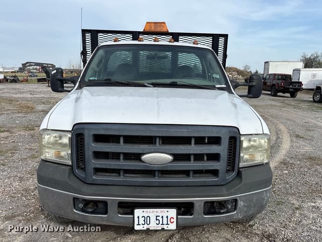 Image of Ford F-350 equipment image 1