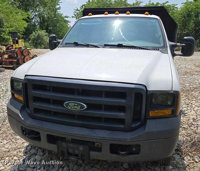 Image of Ford F-350 equipment image 1
