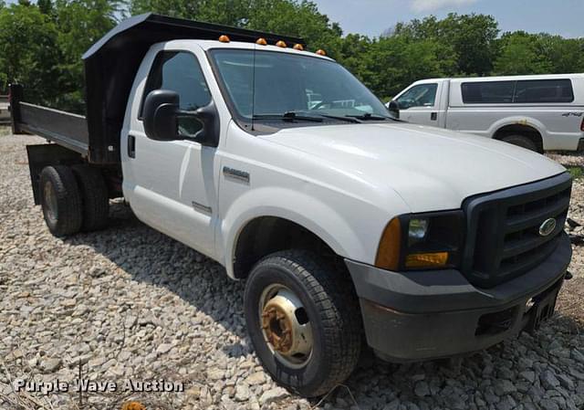 Image of Ford F-350 equipment image 2