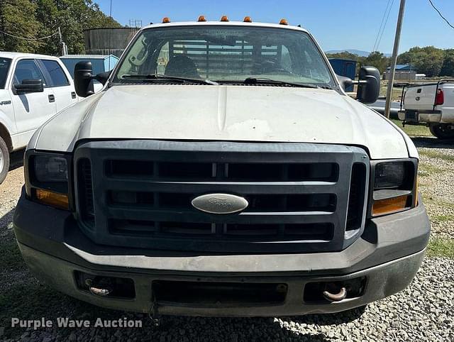 Image of Ford F-350 equipment image 1