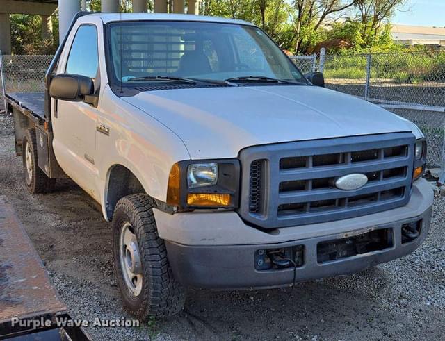 Image of Ford F-350 equipment image 2