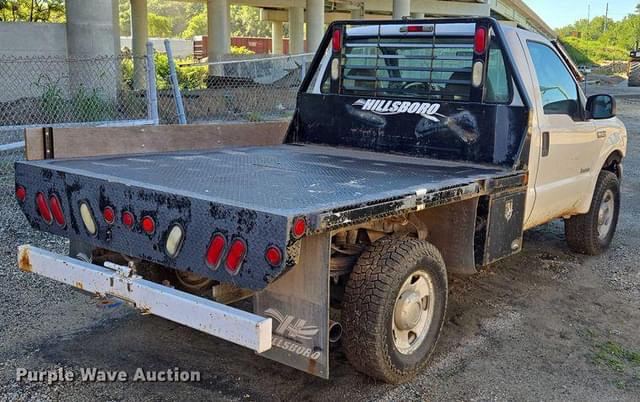 Image of Ford F-350 equipment image 4
