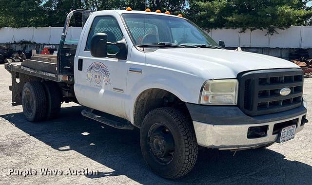 Image of Ford F-350 equipment image 2