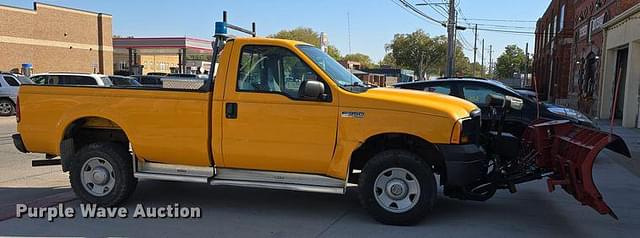 Image of Ford F-350 equipment image 3