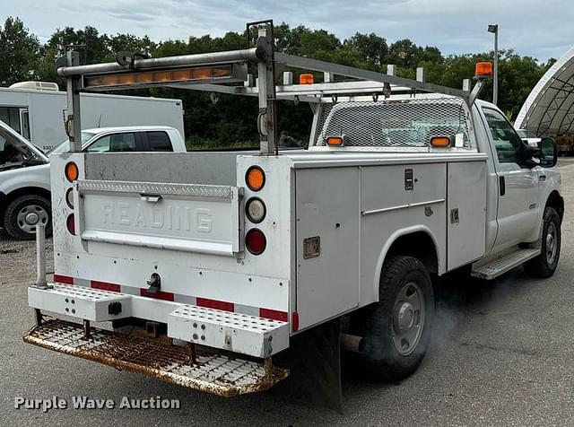 Image of Ford F-350 equipment image 4