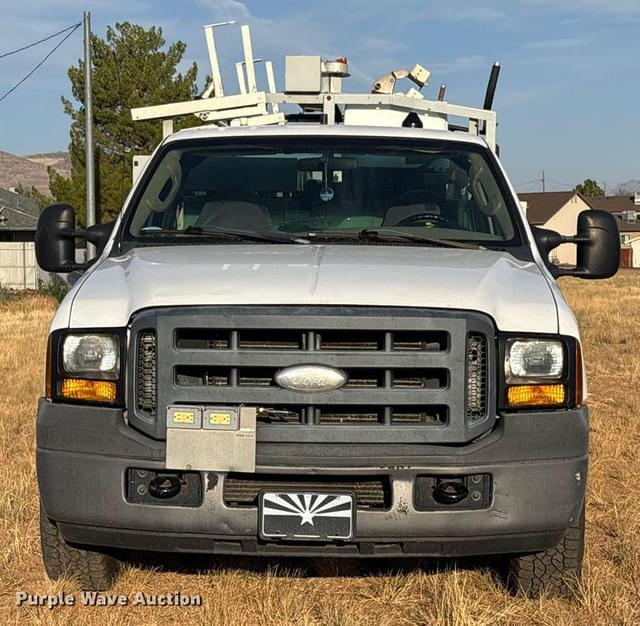 Image of Ford F-350 equipment image 1